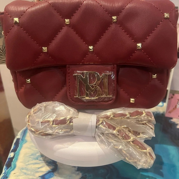 Badgley Mischka NWT Quilted Studs Burgundy Crossbody Bag with Pearl/Chain handle - Picture 4 of 5